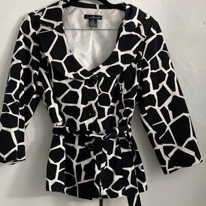 Jacket black and white beautiful to wear with Jean and heels or with shirt